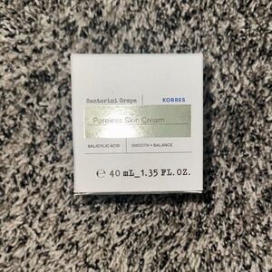 Korres Santorini Grape Poreless Skin Cream - White & Metallic